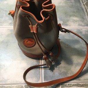 Dooney & Bourke Bags - Vintage Dooney and Bourke Bucket Bag Dooney & Bourke Bags - Vintage Dooney and Bourke Bucket Bag